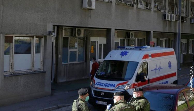 Vojnici ispred Infektivne klinike u Beogradu